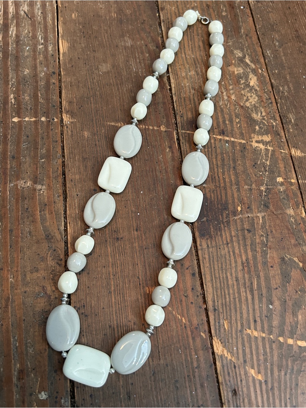 Simple Vtg Neutral Beaded Statement Necklace - Light Gray & White